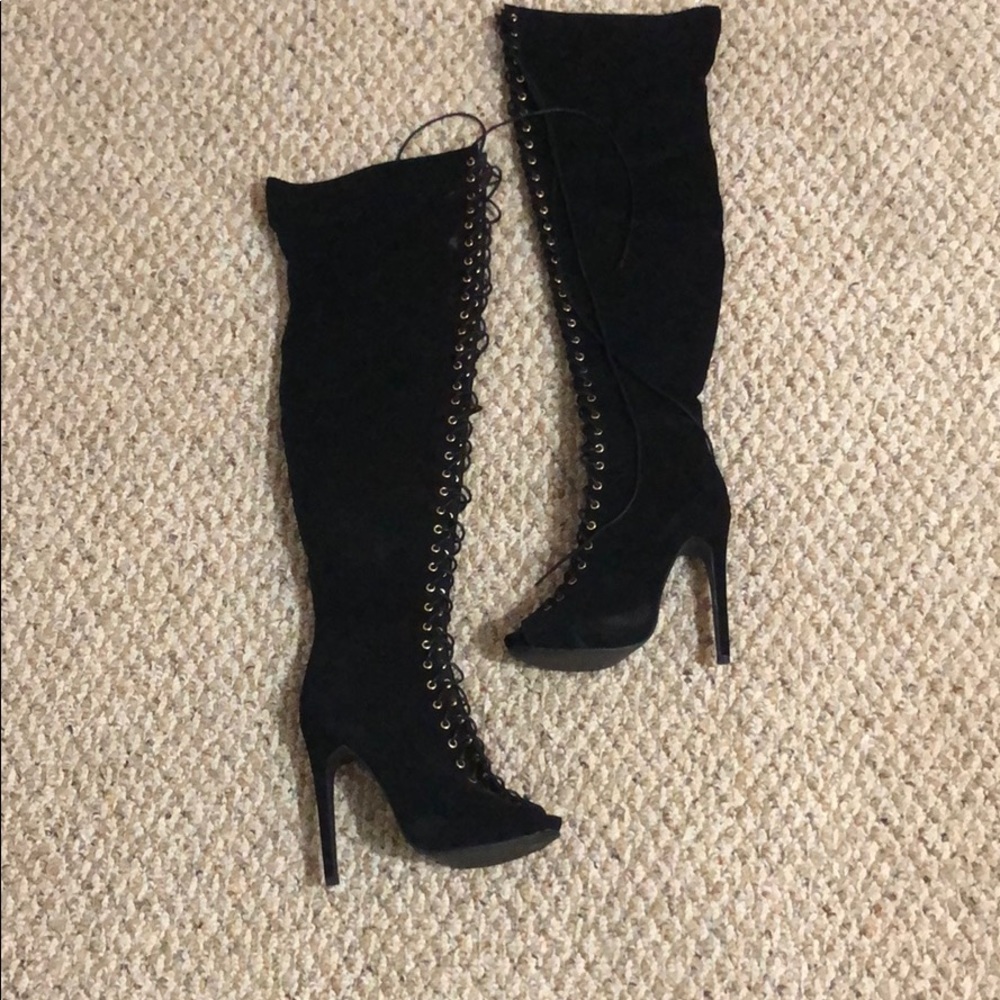 Sexy thigh high boots 😍😍😍